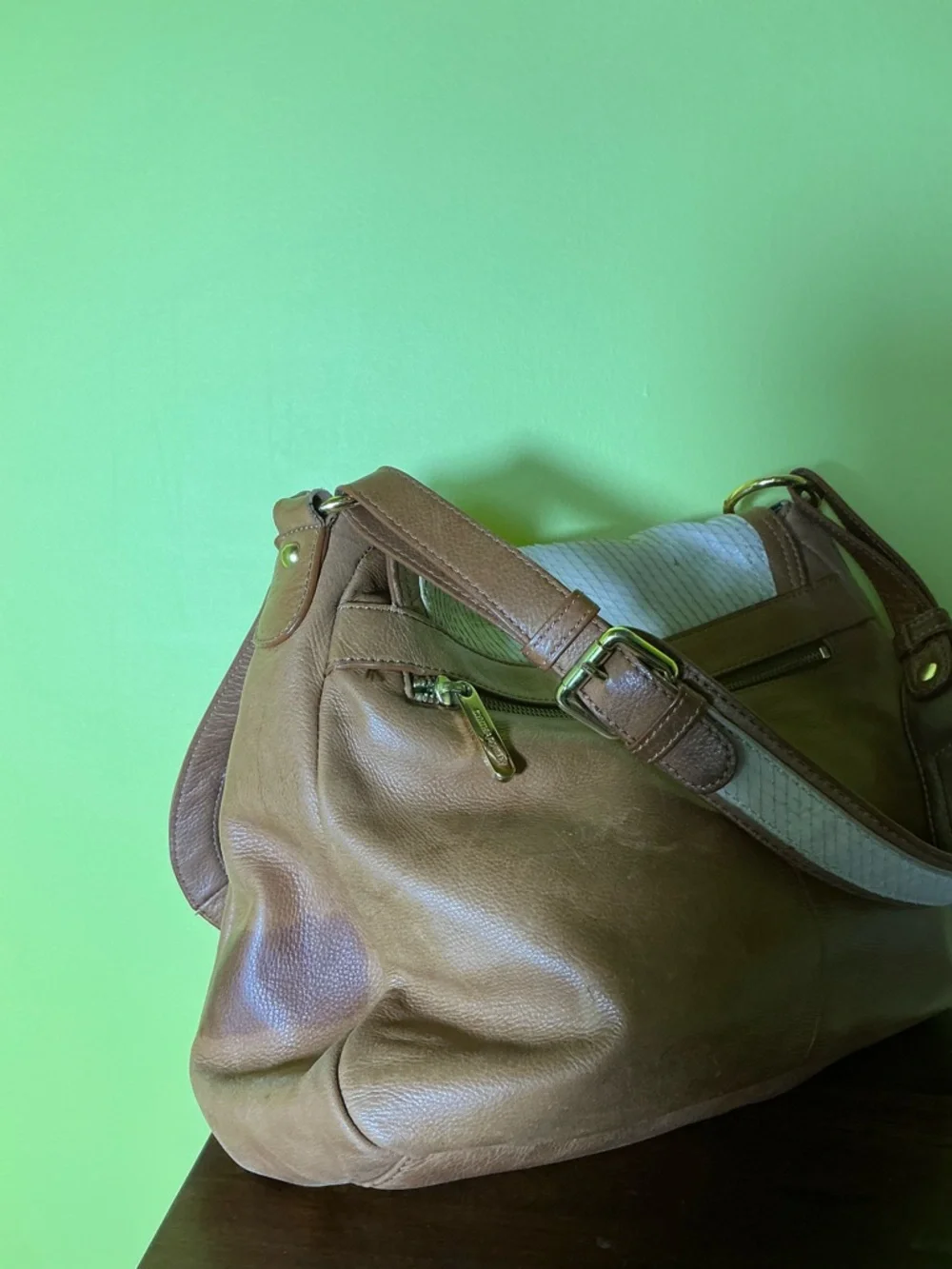 Neutral Two-Tone Leather Crossbody Bag - Cream & Tan